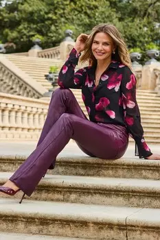 Удлиненная рубашка с цветочным принтом и расклешенными манжетами Sosandar, черный