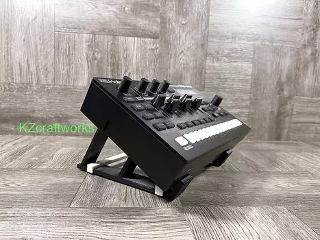 Угловая подставка 30 для Roland TR-6S Drum / MC-101 Groovebox - Цвет ЧЕРНЫЙ - от производителя KZcraftworks - продавец в США TR-6S / MC-101