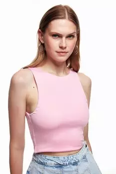 Укороченная блузка с круглым вырезом и бретелями розовая QUZU