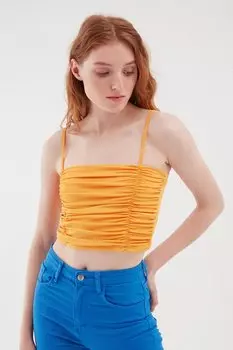 Укороченная блузка с позументом на тонких бретелях Светло-оранжевая QUZU