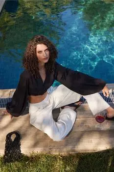 Укороченная Блузка С Воздушными Рукавами Черная VATKALI, черный