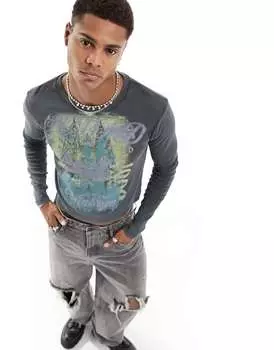 Укороченная футболка Reclaimed Vintage 90-х с длинными рукавами и расфокусированным изображением