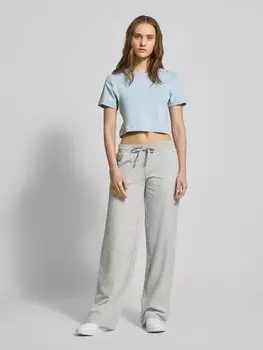 Укороченная футболка с пришитой этикеткой ADIDAS SPORTSWEAR, светло-голубой