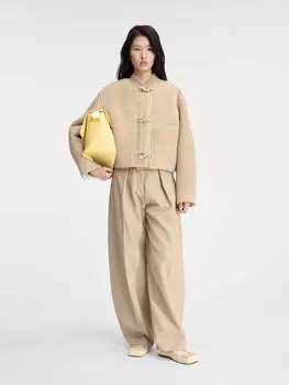 Укороченная куртка из овчины JACQUEMUS The Telo jacket, светло-бежевый