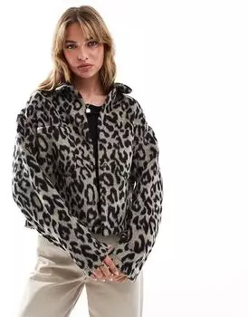 Укороченная куртка с леопардовым принтом New Look