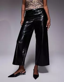 Укороченные брюки из искусственной кожи с пряжкой черного цвета River Island