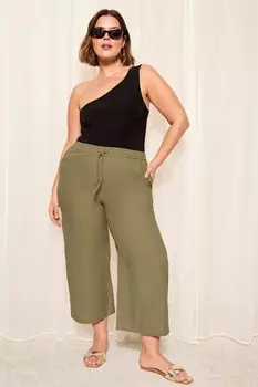 Укороченные брюки из смеси хлопка и льна с широкими штанинами Curves Like These, зеленый
