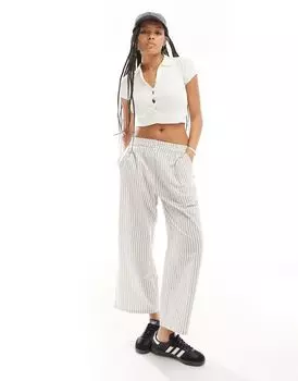 Укороченные брюки с хлястиком на поясе ASOS DESIGN в серую полоску