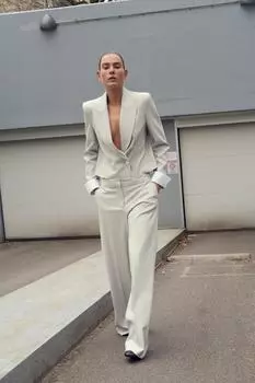 Укороченный блейзер с контрастными манжетами ZARA, цвет Light grey