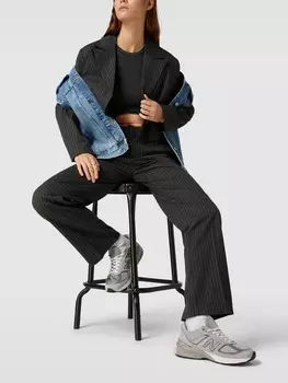 Укороченный блейзер в тонкую полоску, модель "АННЕЛИ" Gina Tricot, темно-серый