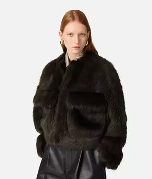Укороченный блузон из овчины Toscana Bottega Veneta, темно-оливковый