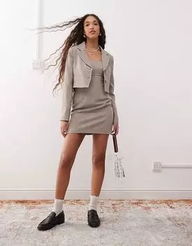 Укороченный пиджак Miss Selfridge, приталенный в теплых серых тонах
