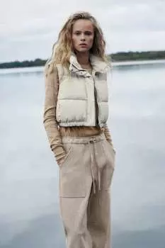 Укороченный прорезиненный жилет ZARA, серый