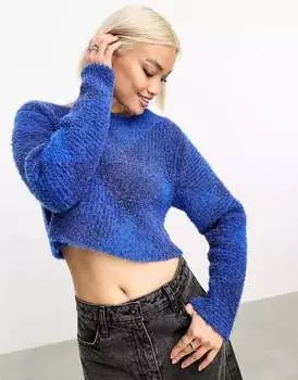 Укороченный пушистый вязаный свитер Weekday Hera в синюю клетку оверсайз