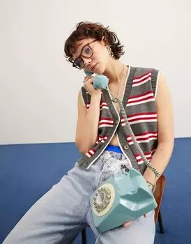 Укороченный вязаный жилет в полоску ASOS