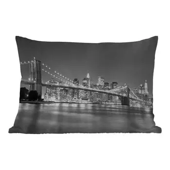 Уличная подушка MuchoWow - Нью-Йорк - Мост - Бруклин - Черно-белый - Архитектура - 50x30 см - Устойчивость к атмосферным воздействиям - Подушка для отдыха - Чехол на подушку - Хлопчатобумажная ткань - Декоративные наволочки, мультиколор