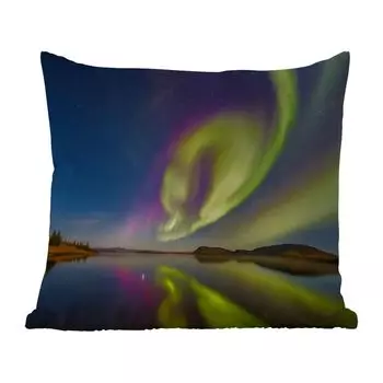 Уличная подушка MuchoWow - Северное сияние - Швеция - Фиолетовый - Вода - Зеленый - 45x45 см - Устойчивость к атмосферным воздействиям - Подушка для отдыха - Чехлы для подушек - Декоративные чехлы для подушек - Декоративные чехлы для подушек, му...