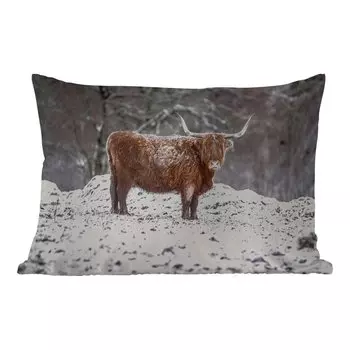 Уличная подушка MuchoWow - Шотландский горец - Дерево - Снег - 50x30 см - Устойчивость к атмосферным воздействиям - Подушка для отдыха - Чехол на подушку - Хлопчатобумажная ткань - Декоративные наволочки, мультиколор