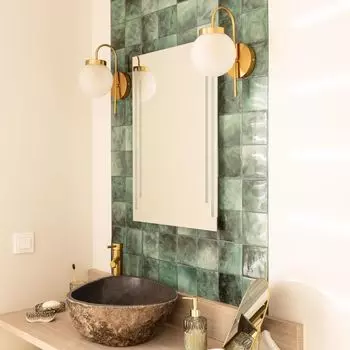 Уличный настенный светильник из металла и стекла Rafha Gold LEDKIA, золото