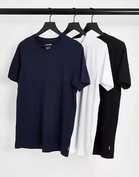 Упаковка из 3 хлопковых футболок Jack & Jones Essentials черного, белого и темно-синего цветов.