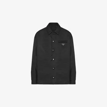 Утепленная куртка re-nylon из переработанного полиамида с фирменной бляшкой Prada, черный