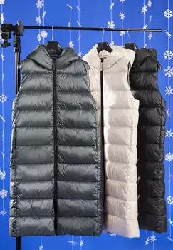 Утепленный жилет AMBER & JUNE mit Kapuze, черный