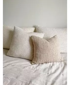 Уютные хлопковые бежевые подушки-букле 20x20 Anaya Home, бежевый