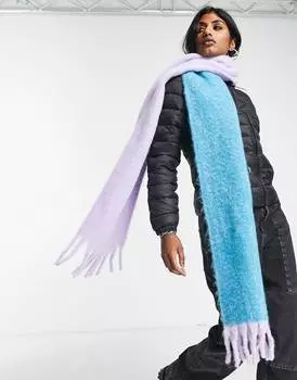 Уютный сине-сиреневый шарф в стиле колор-блок Topshop