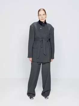 Увеличенный пиджак-смокинг из переработанной шерсти Raey, серый