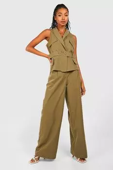 Узкие брюки строгого кроя со складками спереди boohoo, хаки