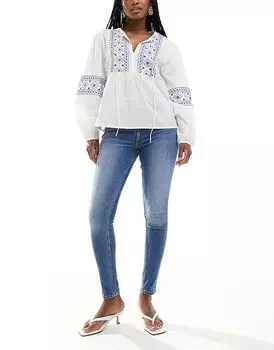 Узкие джинсы с высокой талией в светлом цвете Bershka