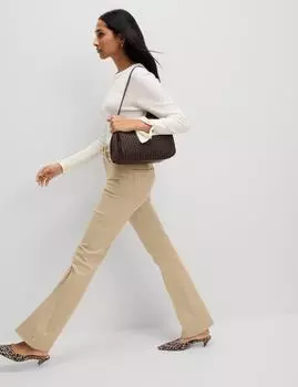 Узкие расклешенные джинсы с высокой талией и защипами спереди Marks & Spencer, цвет Buff