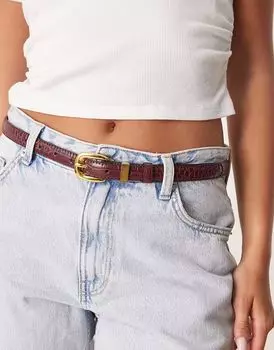 Узкий пояс для джинсов ASOS DESIGN с металлическим фиксатором из бордовой крокодиловой кожи