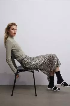 Узкий топ с рельефной вязкой и полуводолазкой H&M