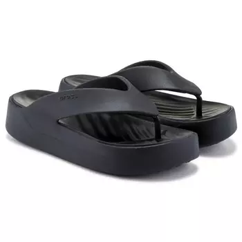 Вьетнамки Getaway на платформе Crocs, черный
