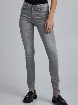 В ней узкие джинсы Ichi, серый