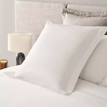 В упаковке 2 хлопковых квадранта, 600 ниток Астория. Bassols, белый