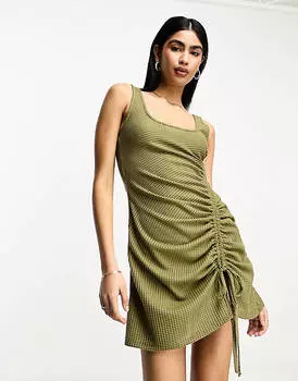 Вафельное платье цвета хаки со сборками и овальным вырезом по бокам ASOS DESIGN