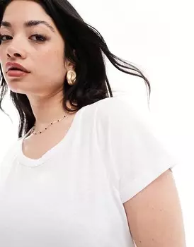 Ваша – Белая футболка с круглым вырезом