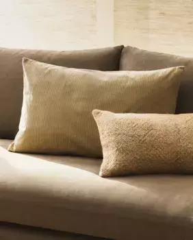 Вельветовый бархатный чехол на подушку Zara Home, светло-бежевый