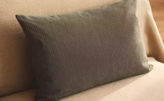 Вельветовый бархатный чехол на подушку Zara Home, зеленый