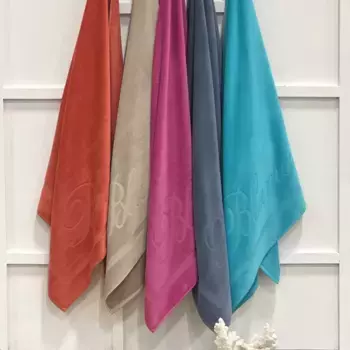 Велюровое пляжное полотенце из чистого хлопка с точеным логотипом - Pevero Blumarine, цвет Senape