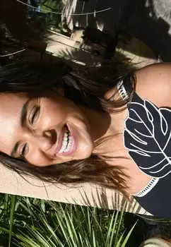 Верх бикини ONE SHOULDER LEAF Never Fully Dressed, черный