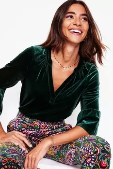 Верх из бархата с вырезом оборкой Boden, зеленый