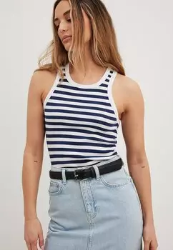 Верх NA-KD, темно-белая полоска.