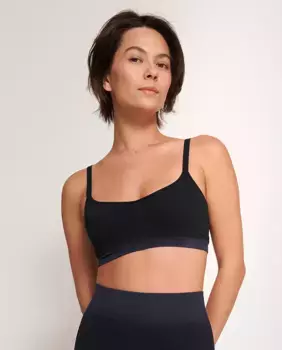 Верх выполнен из инновационной ткани с капсулами алоэ вера Sloggi, черный