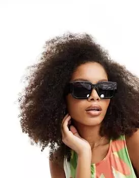 Vero Moda — черные квадратные солнцезащитные очки большого размера с графическими деталями