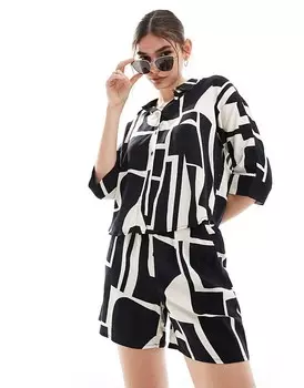 Vero Moda – шорты свободного кроя с абстрактным черно-белым узором, входят в комплект