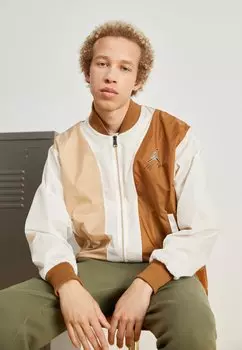 Ветровка Jordan, цвет light british tan/sail
