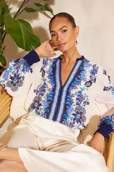 Виктория и Альберта | блузка с принтом и V-образным вырезом присборенными манжетами Love & Roses, синий